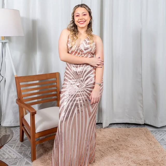 Vestido de DressHouse disponible para alquiler